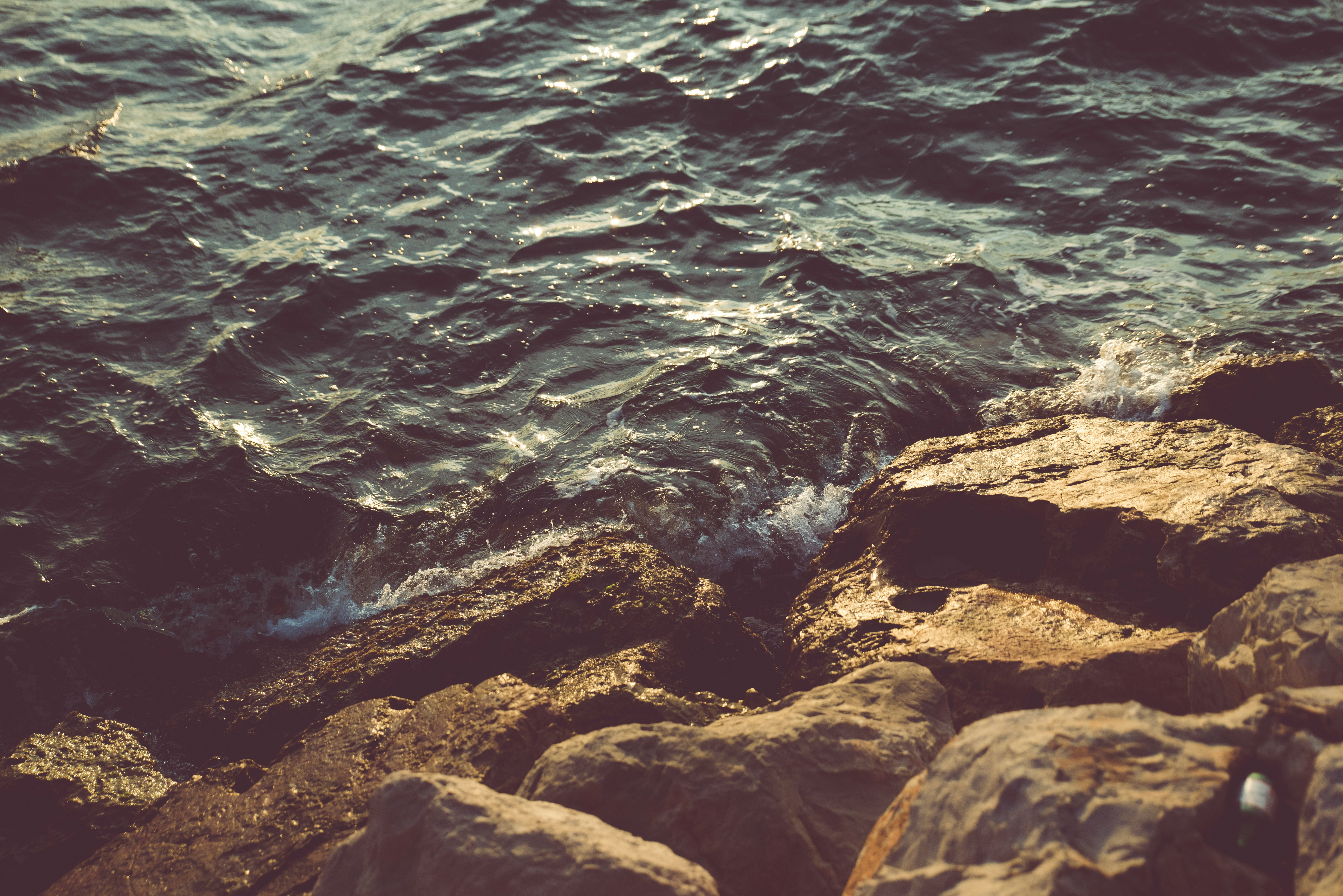 rocks beside body of water